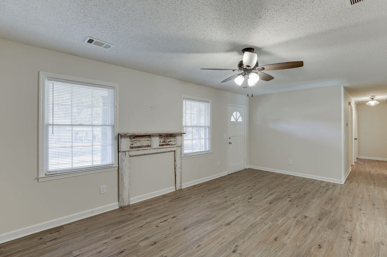 1755 Strawvalley Rd - Photo 5 of 32