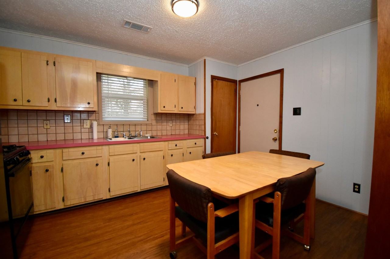 1418 Stewart St - Photo 6 of 21