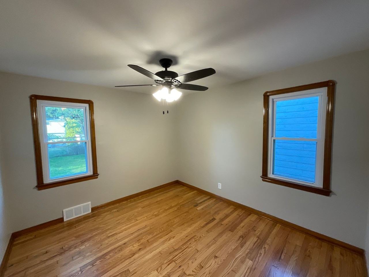 5418 Charles Ave - Photo 3 of 16