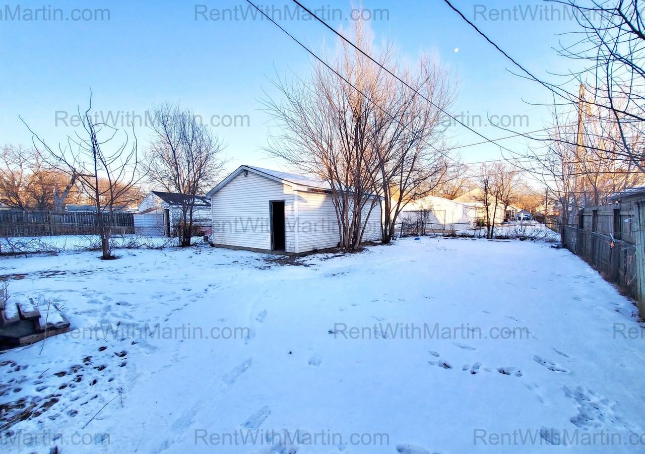 1020 Columbia St - Photo 2 of 17