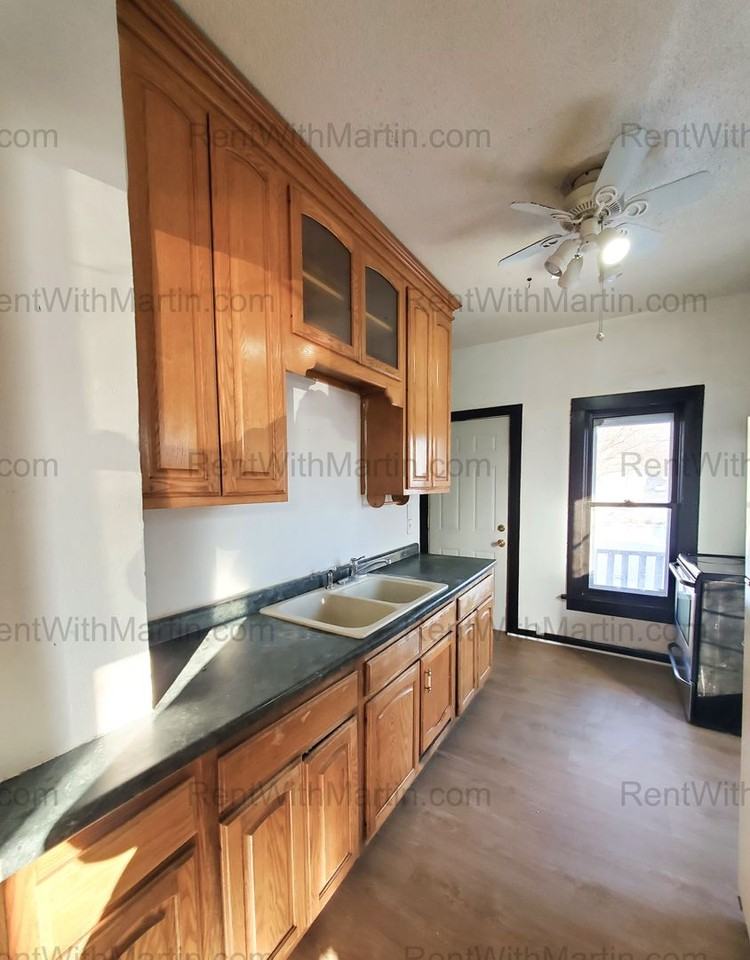 1020 Columbia St - Photo 7 of 17