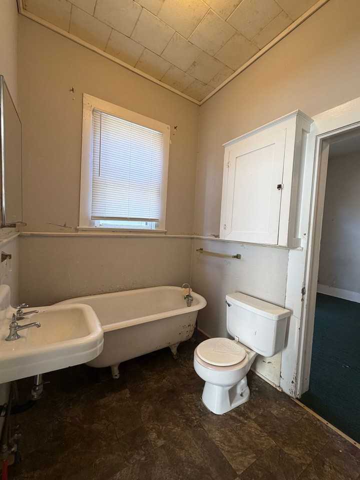 1802B Marye St - Photo 5 of 8