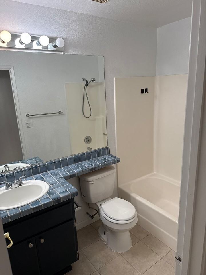 512 Yosemite Dr - Photo 7 of 12