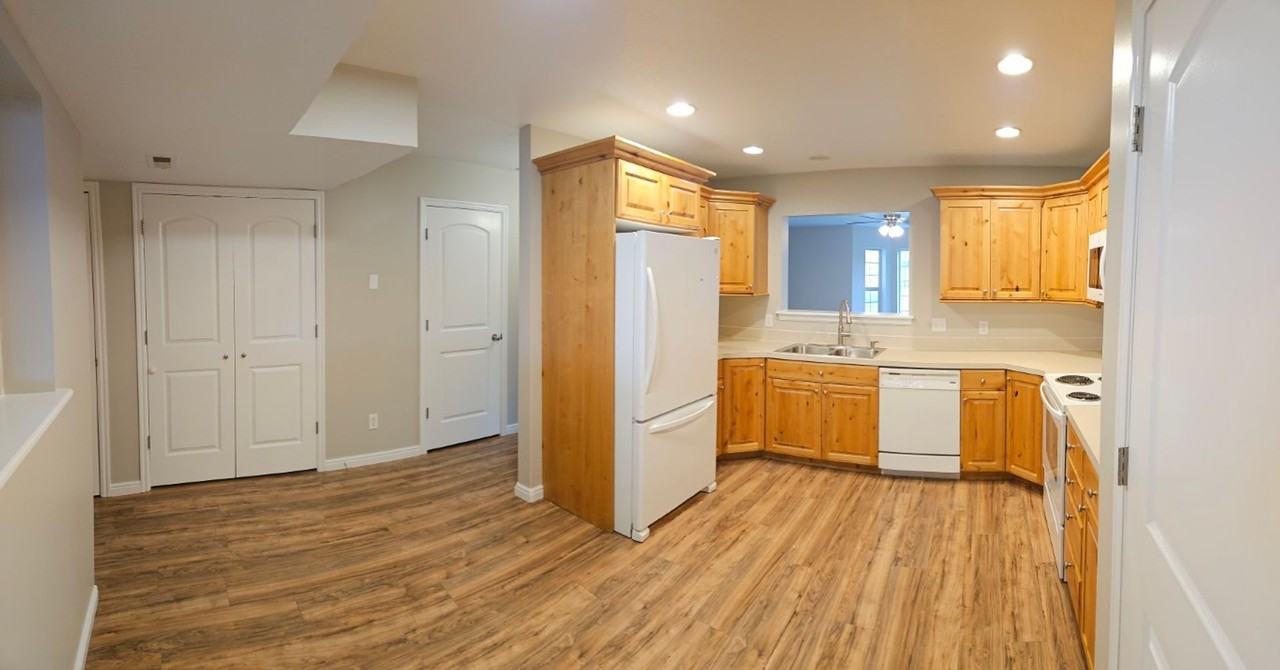 657 Trejo St - Photo 7 of 14