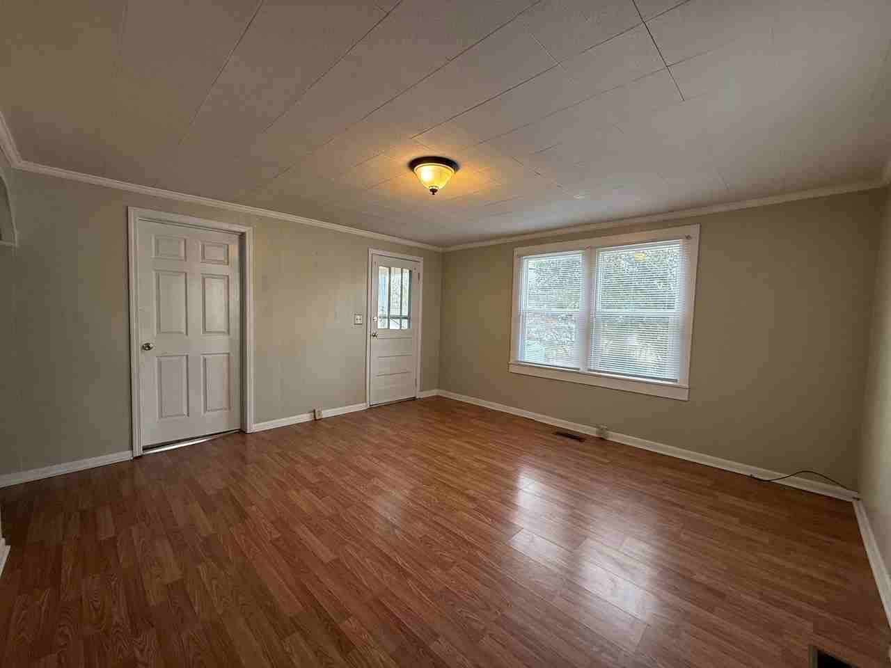 315 Park St - Photo 4 of 22