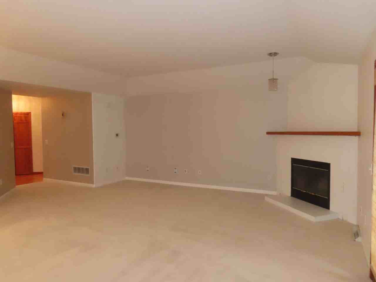 3191 Queens East St - Photo 4 of 14