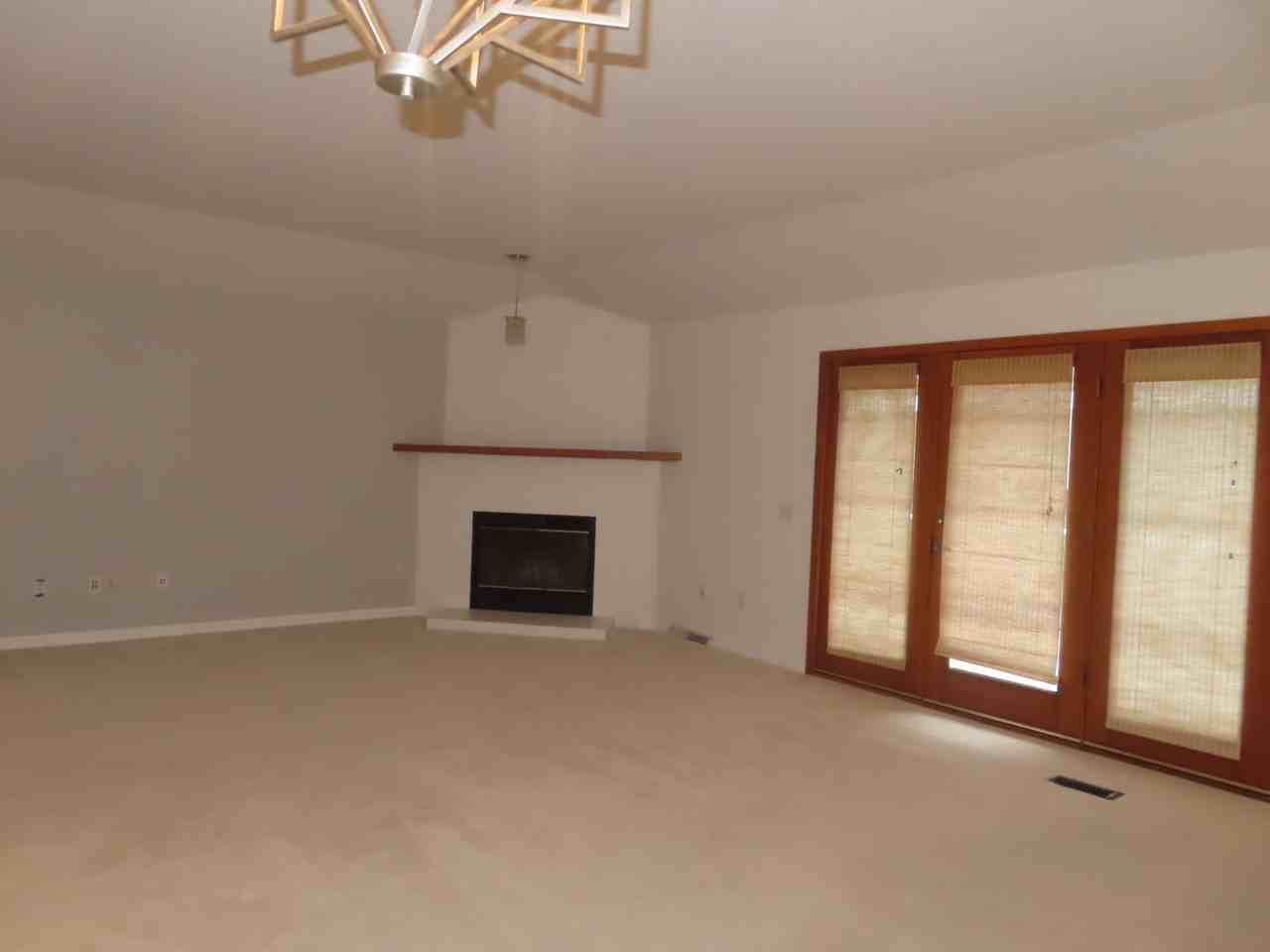 3191 Queens East St - Photo 5 of 14