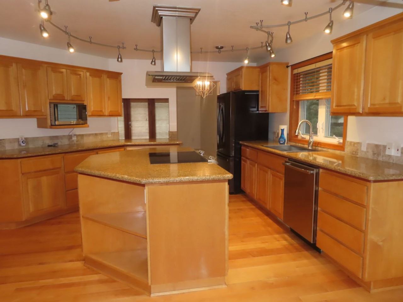 3191 Queens East St - Photo 7 of 14