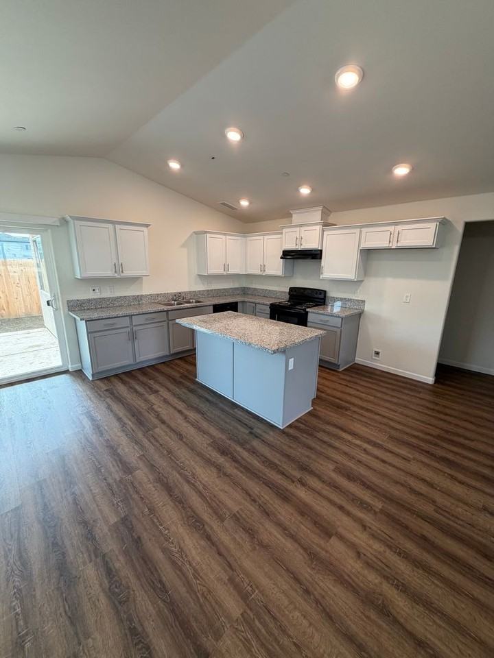 2434 W Park Dr - Photo 3 of 14