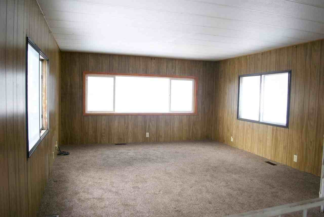 305 N Adam Dr - Photo 2 of 7