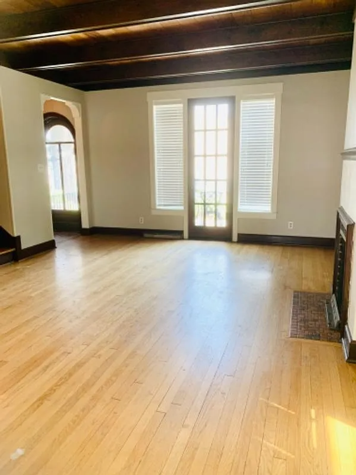 410 S 40th St - Photo 4 of 12