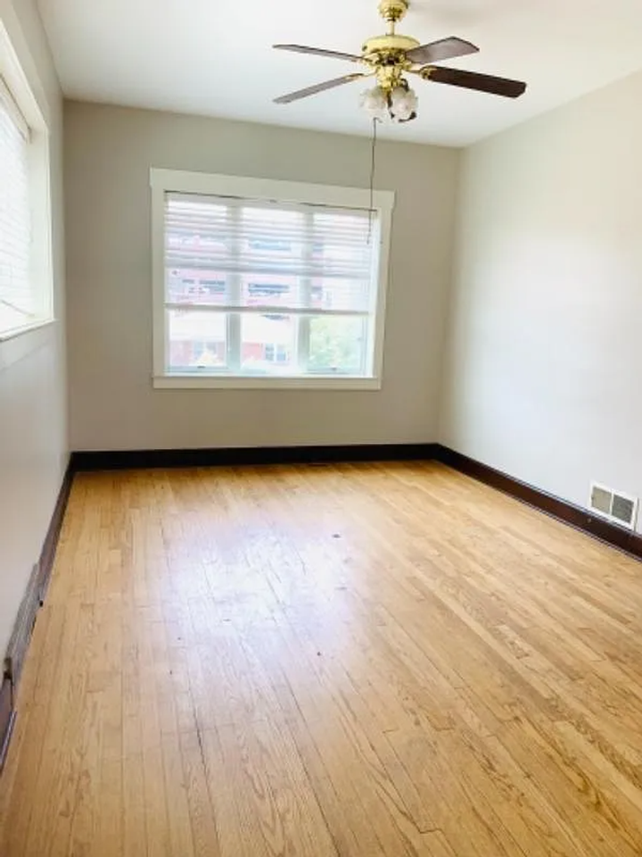 410 S 40th St - Photo 7 of 12