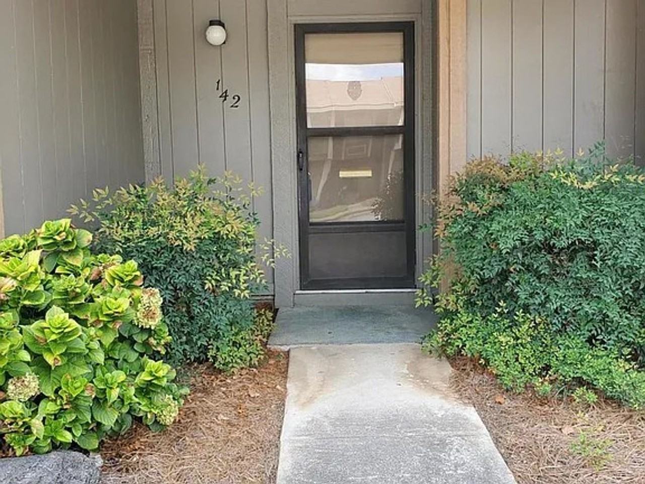 142 Stoneridge Dr - Photo 2 of 13