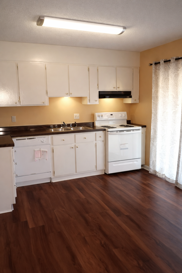 142 Stoneridge Dr - Photo 4 of 13