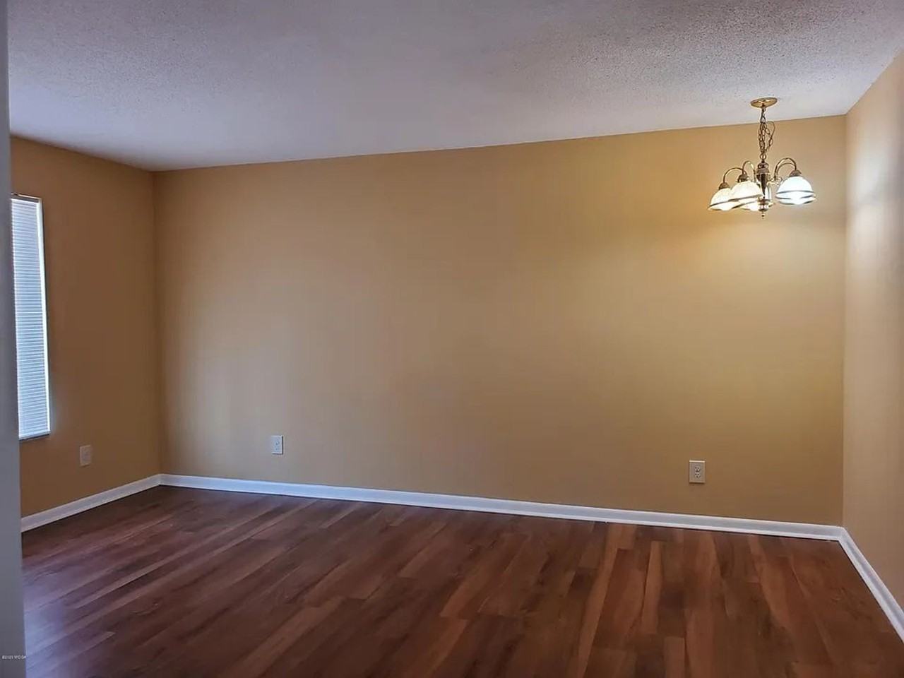 142 Stoneridge Dr - Photo 5 of 13