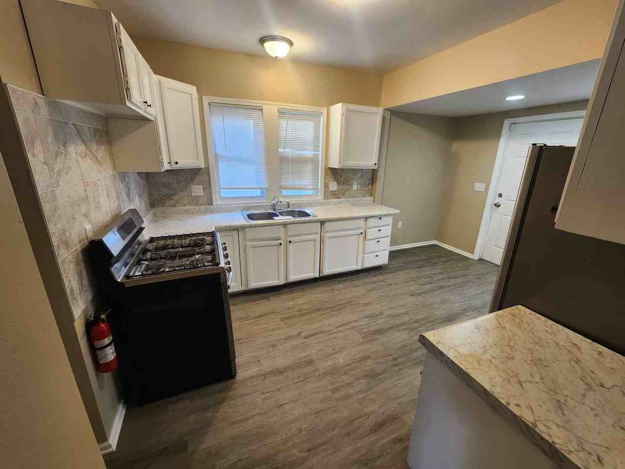 3280 W 82nd St - Photo 6 of 33