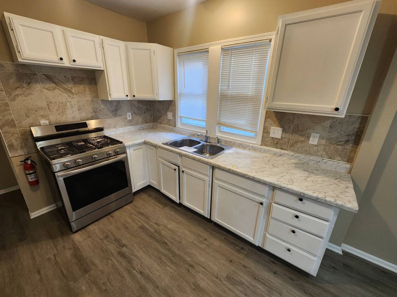 3280 W 82nd St - Photo 7 of 33