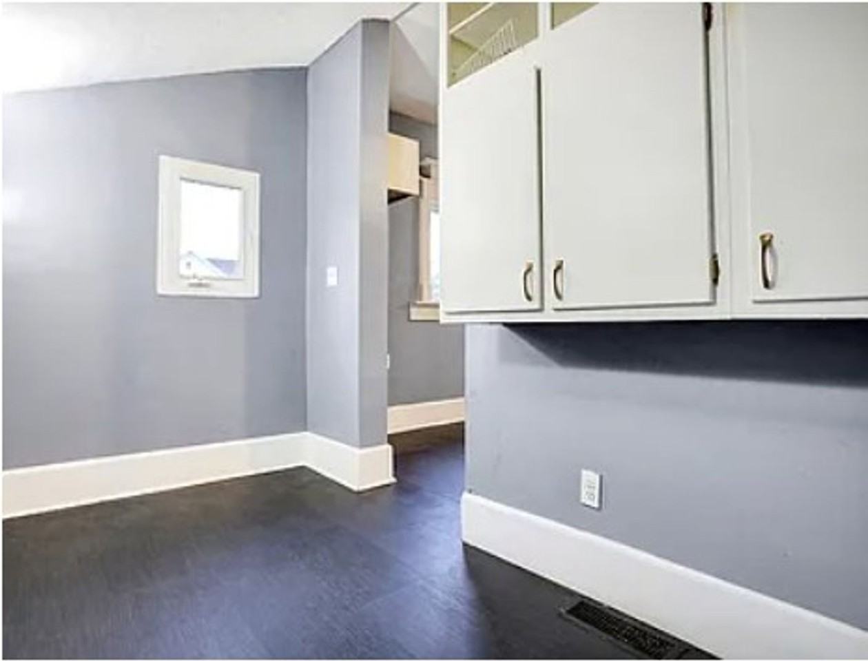 423 N Webster St - Photo 4 of 16