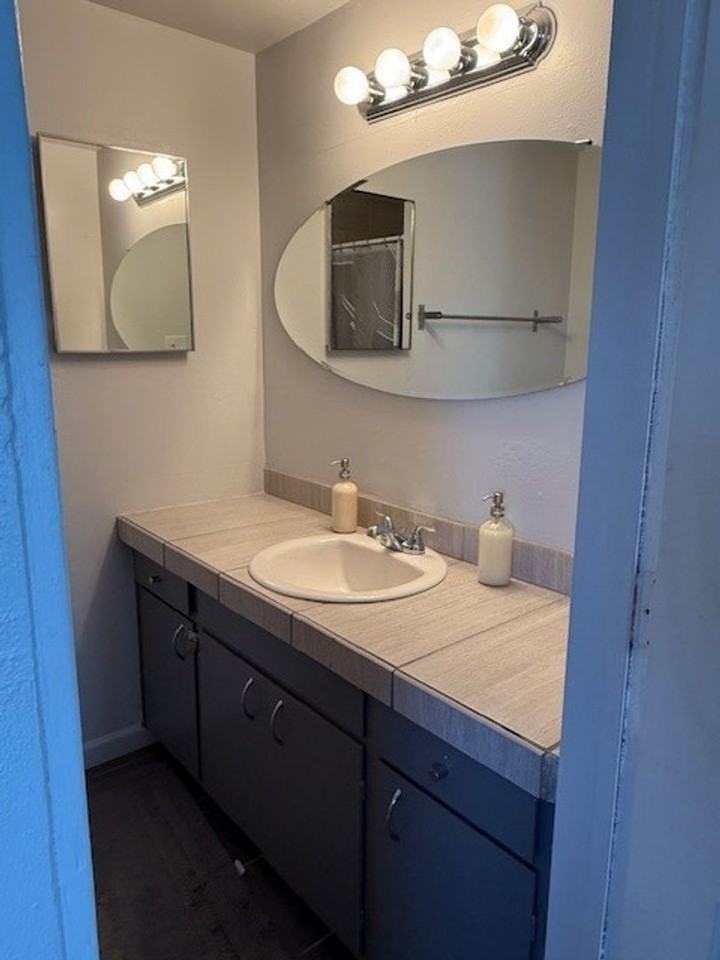 528 Montclaire Dr Ne - Photo 2 of 8