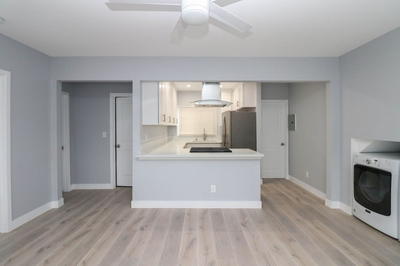 1315 Park Avenue - Photo 4 of 50