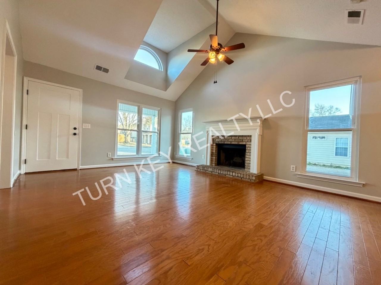 412 Cedar Grove Ln - Photo 4 of 20