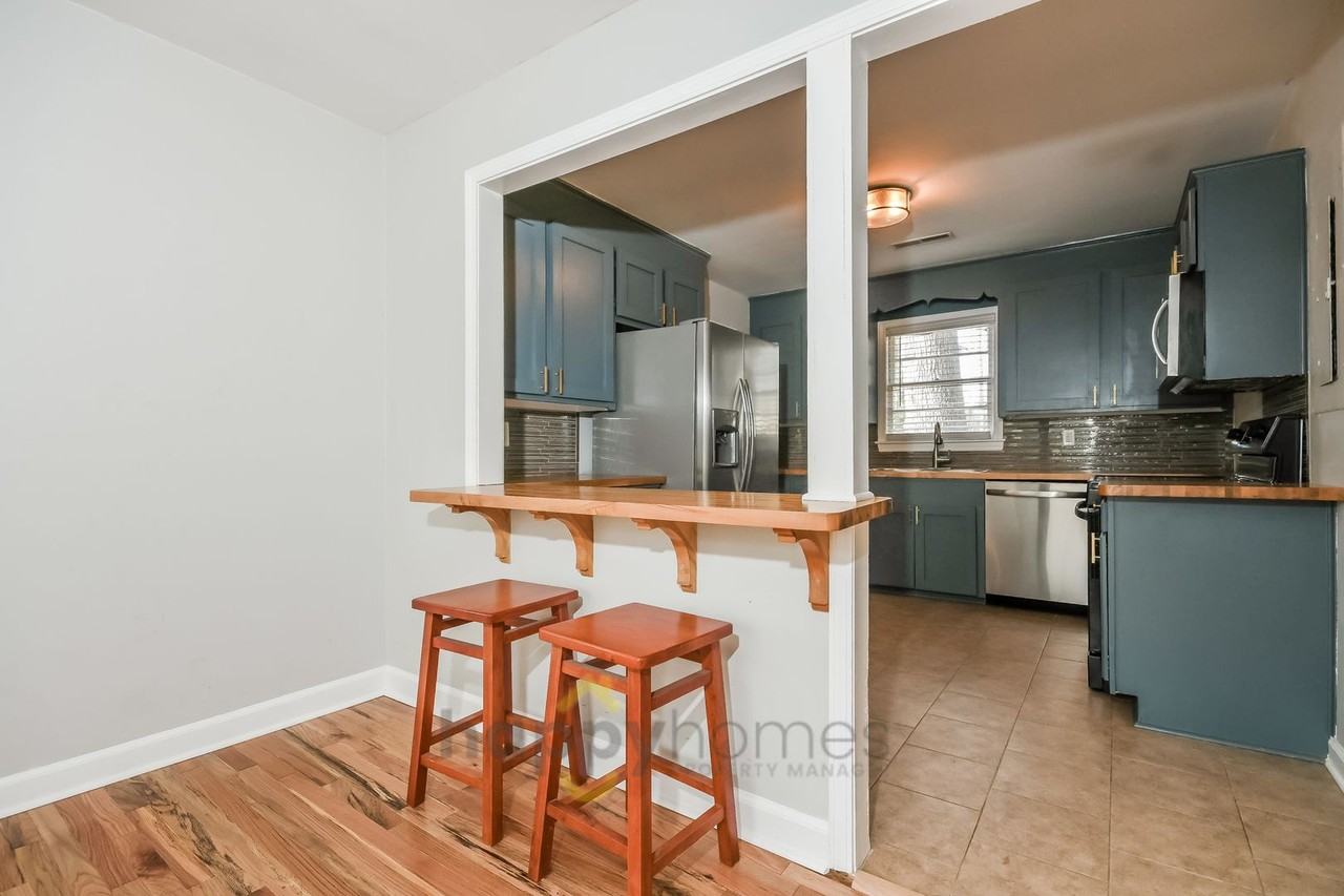 825 Savage Rd - Photo 5 of 16