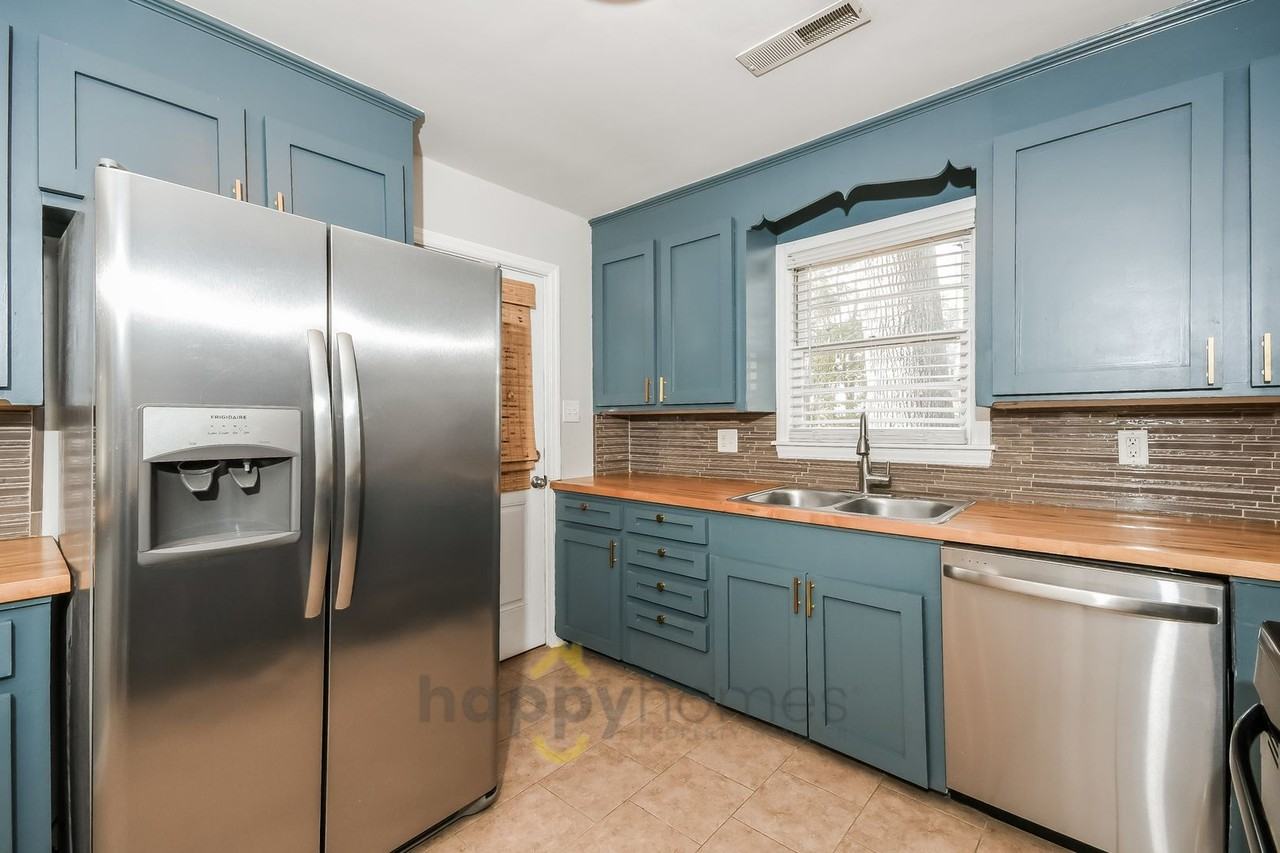 825 Savage Rd - Photo 6 of 16