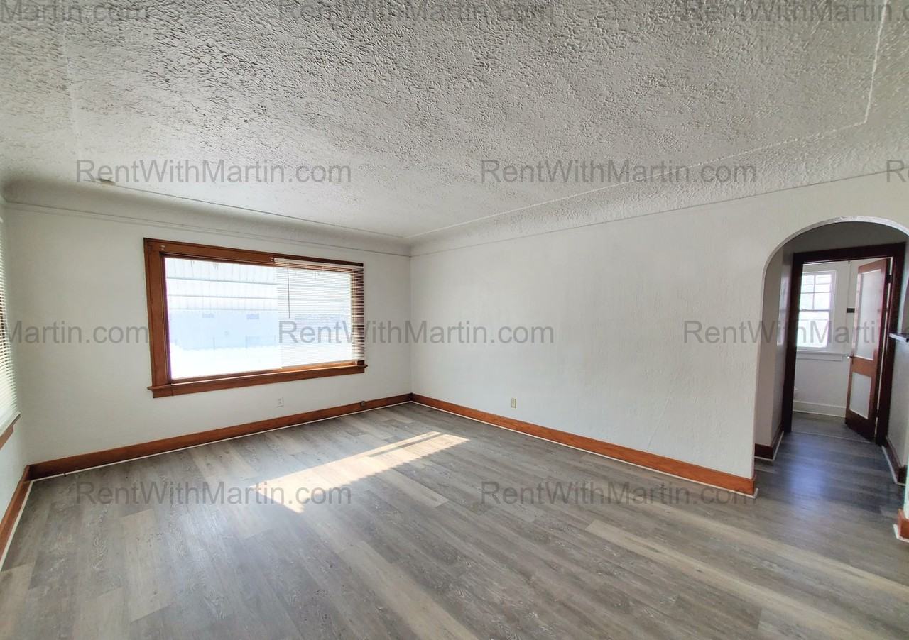 137 Hope Ave - Photo 2 of 22