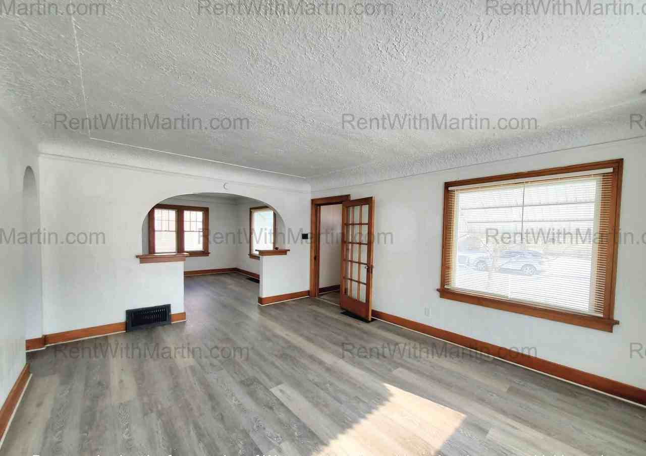 137 Hope Ave - Photo 3 of 22