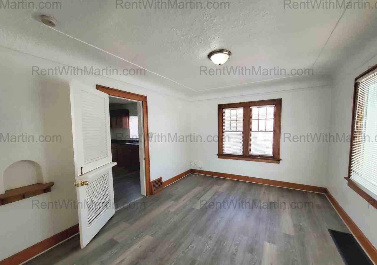 137 Hope Ave - Photo 4 of 22