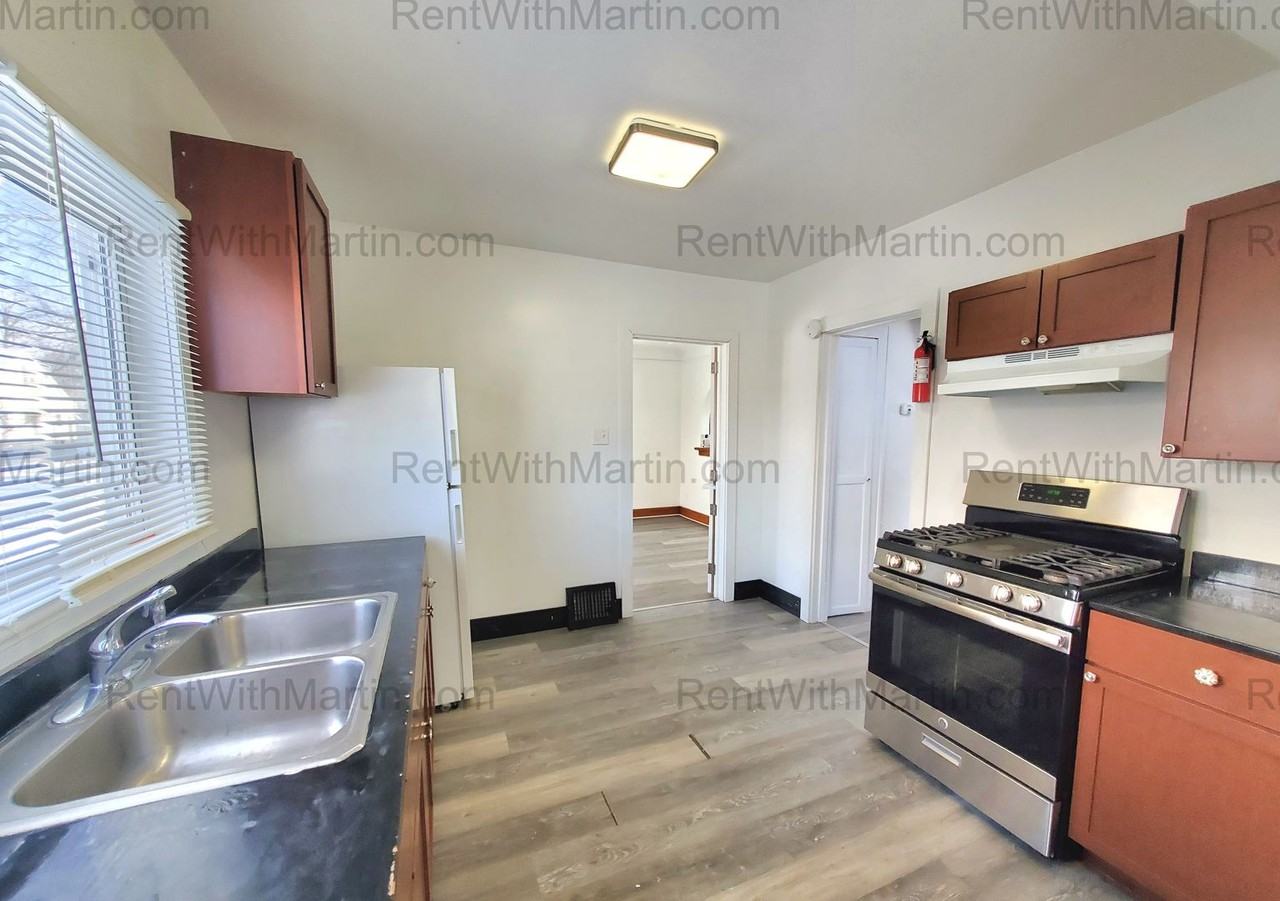 137 Hope Ave - Photo 7 of 22