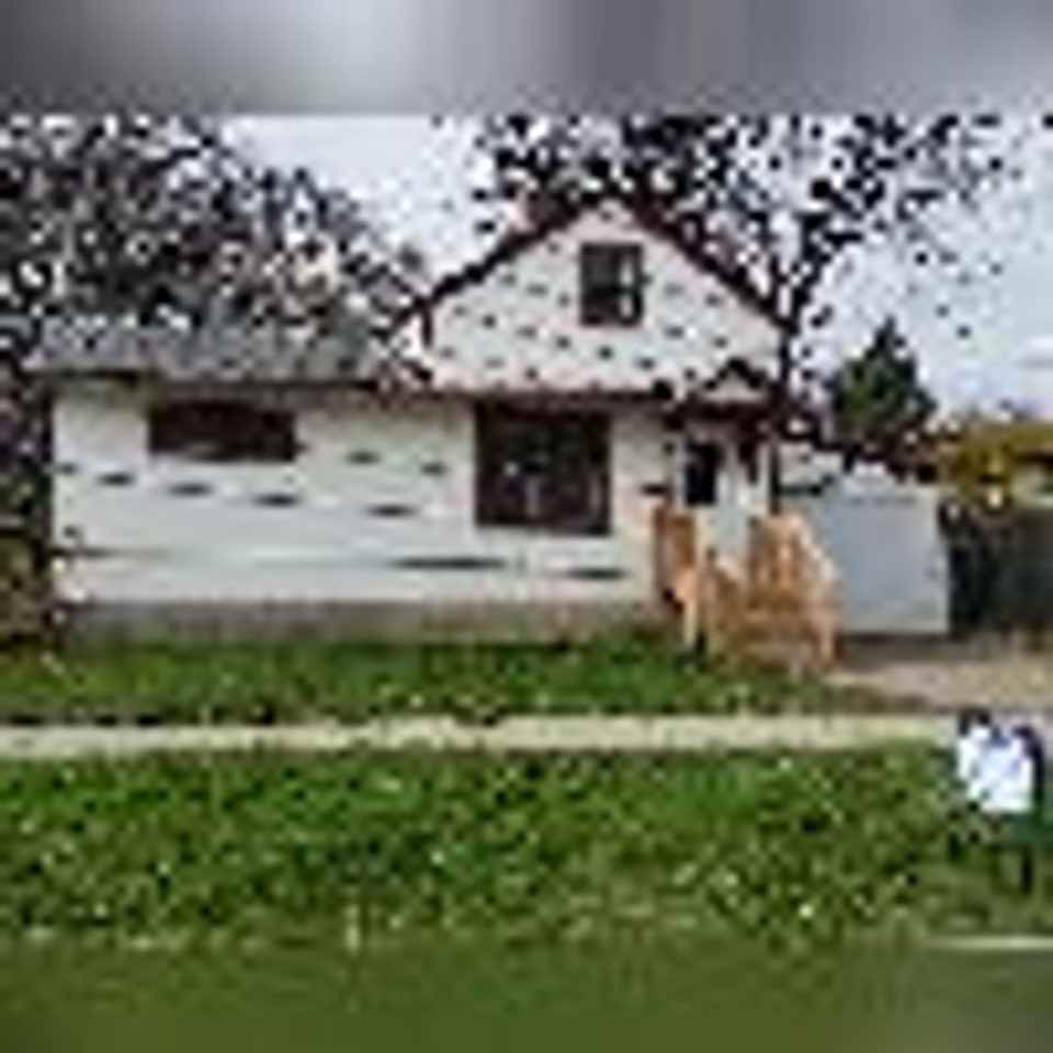 233 8th Ave Ne - Photo 2 of 15