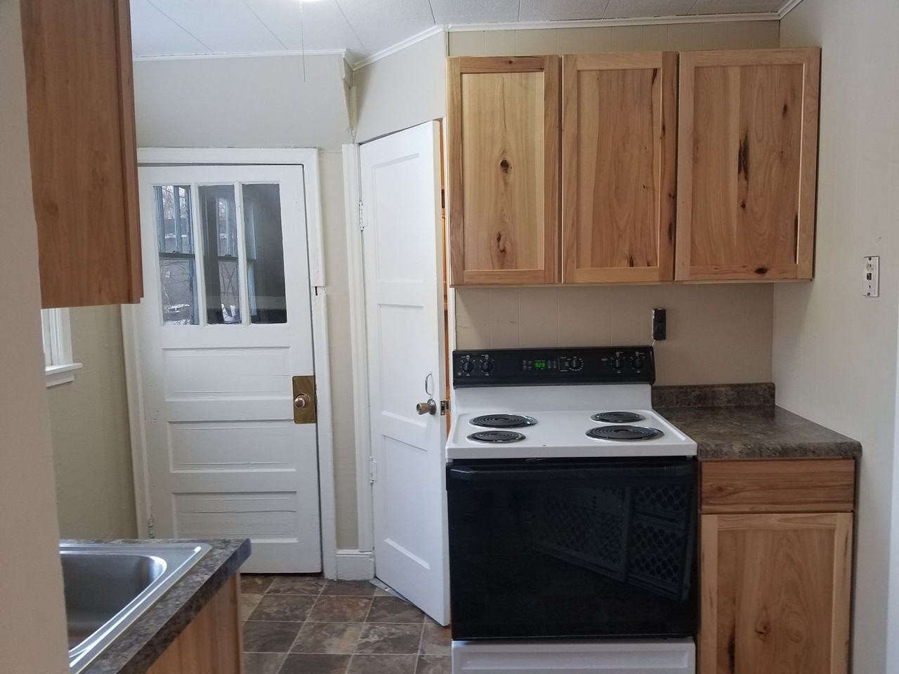 233 8th Ave Ne - Photo 3 of 15