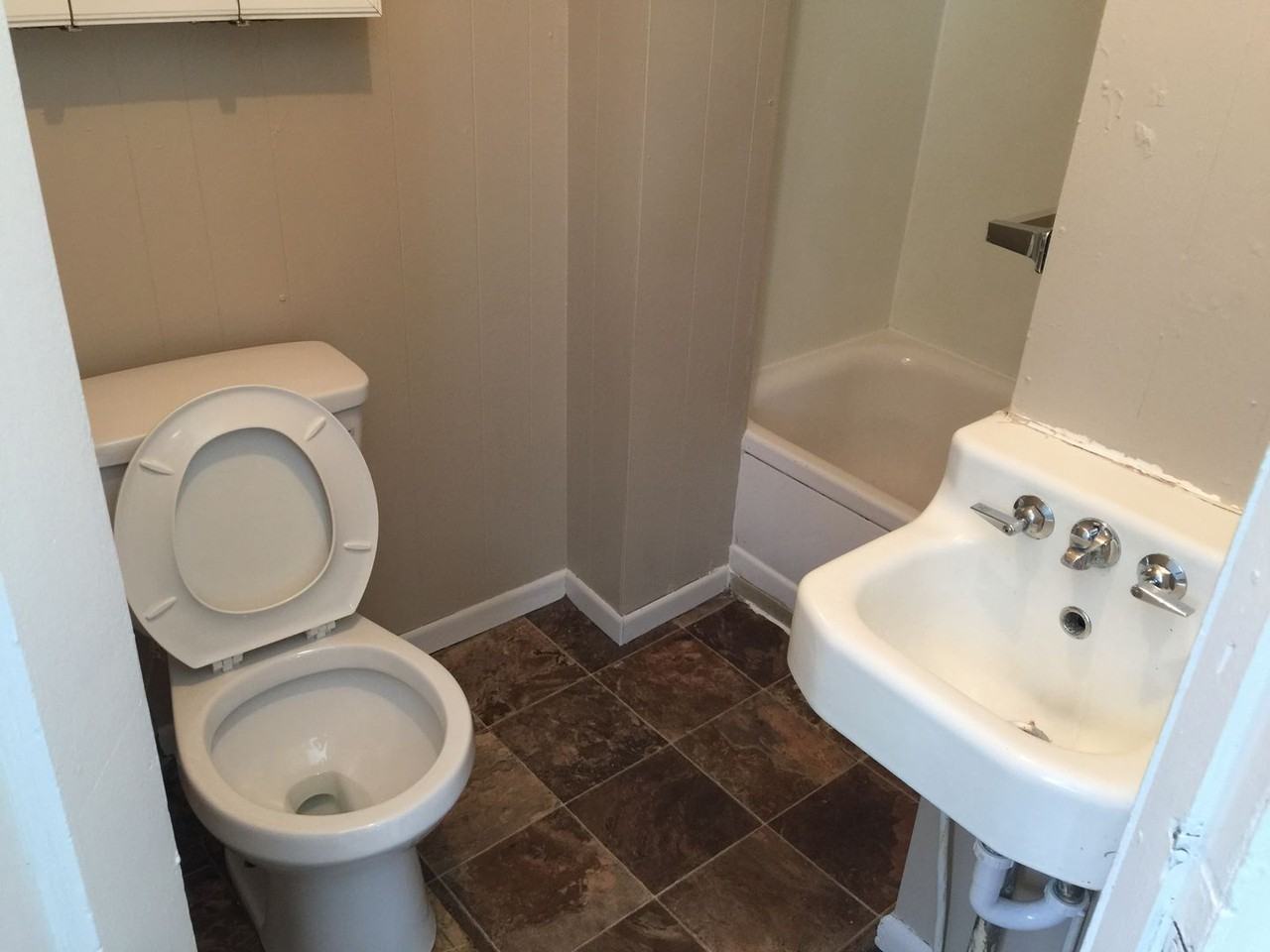 233 8th Ave Ne - Photo 6 of 15