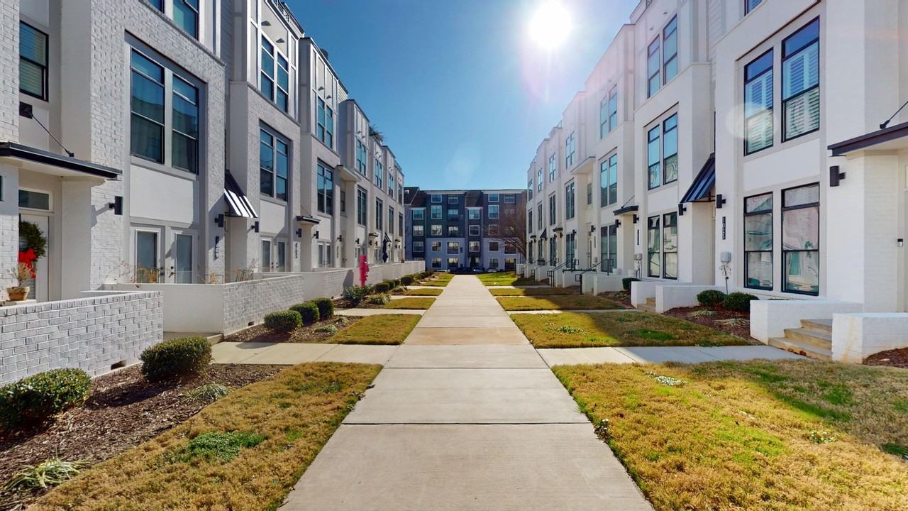 1025R Wesley Terrace Ave - Photo 2 of 33