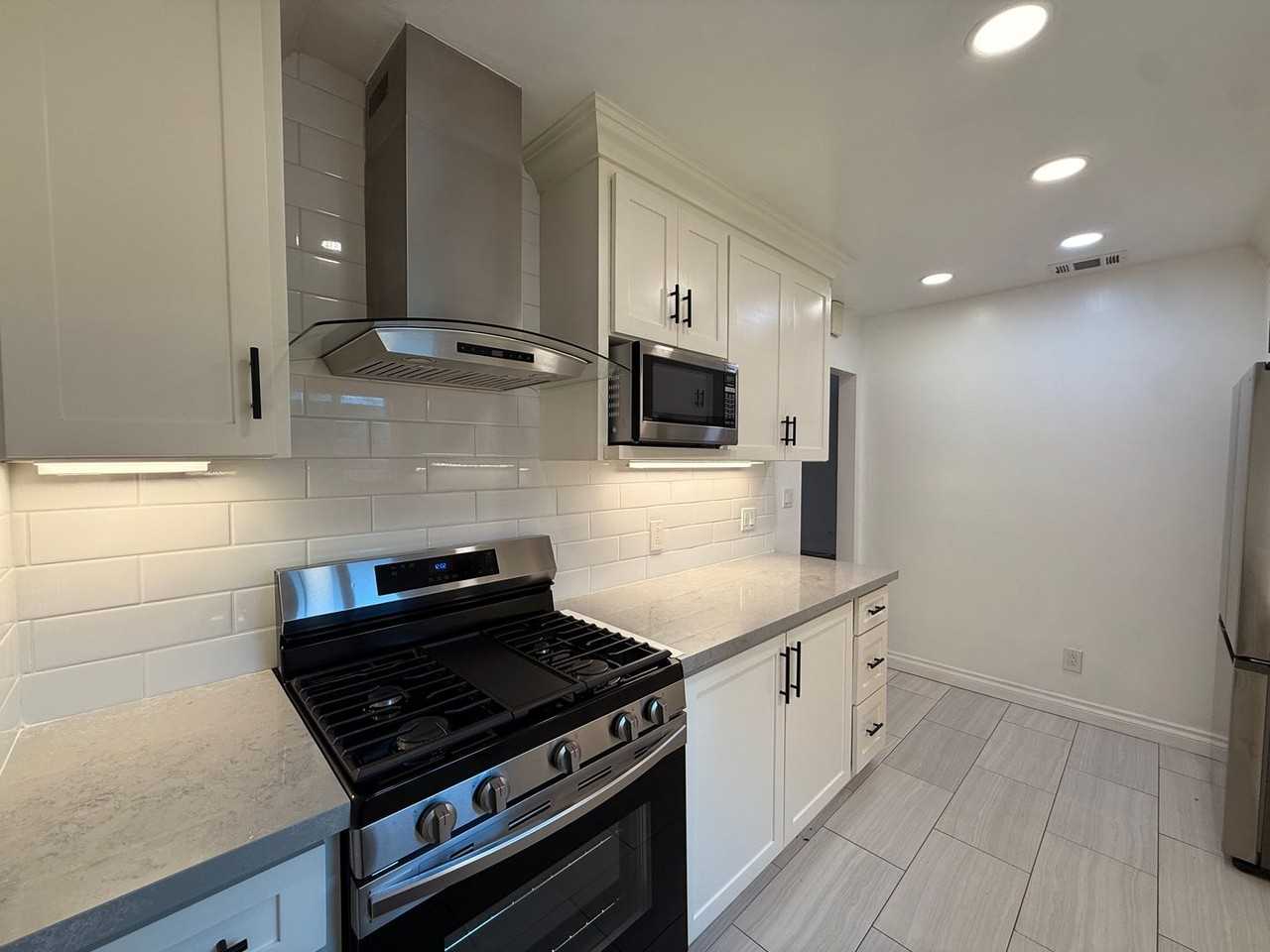 324 Donax Ave - Photo 2 of 20