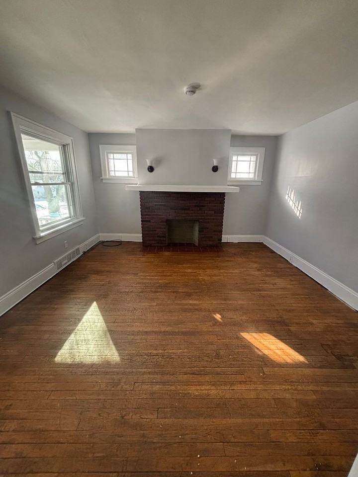 15911 Friend Ave - Photo 3 of 11