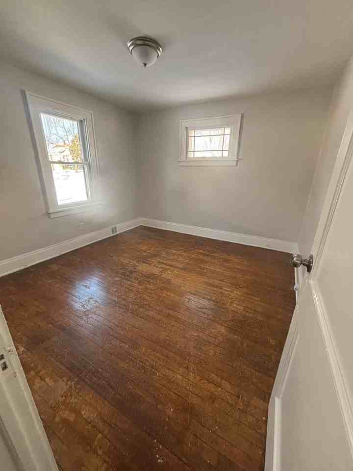 15911 Friend Ave - Photo 5 of 11