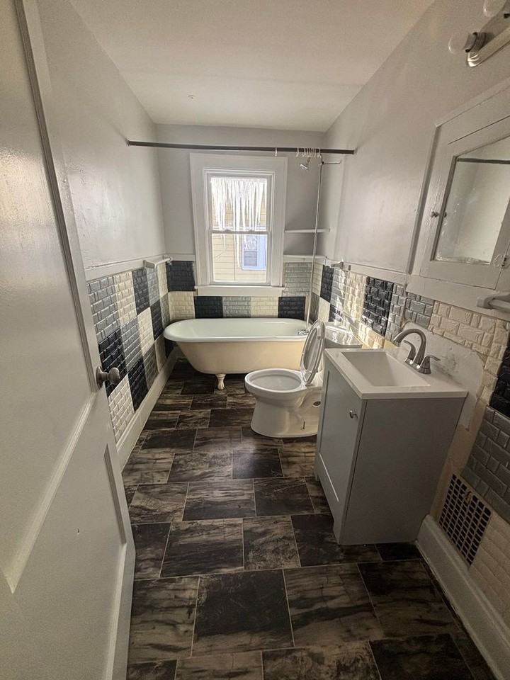 15911 Friend Ave - Photo 7 of 11