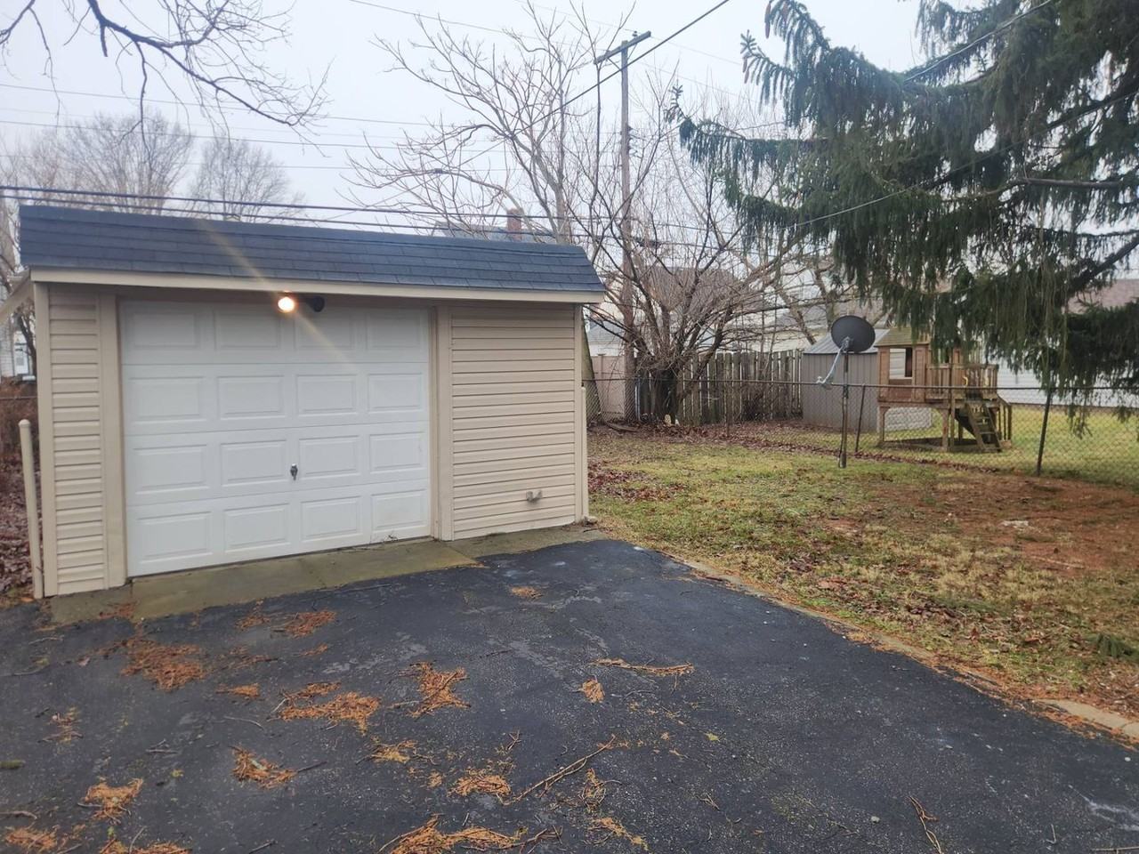 21700 Westport Ave - Photo 4 of 50