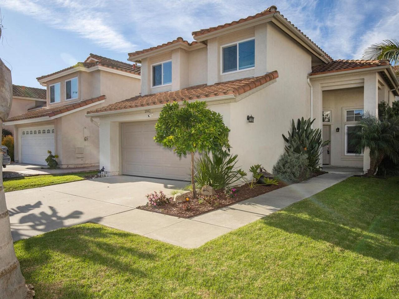 2042 Redwood Crst - Photo 3 of 49