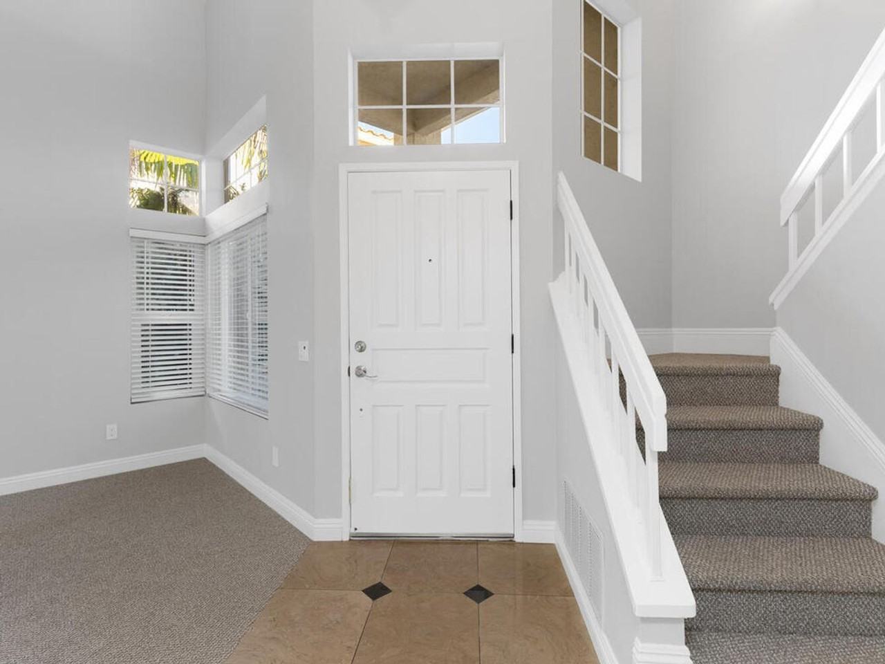 2042 Redwood Crst - Photo 5 of 49