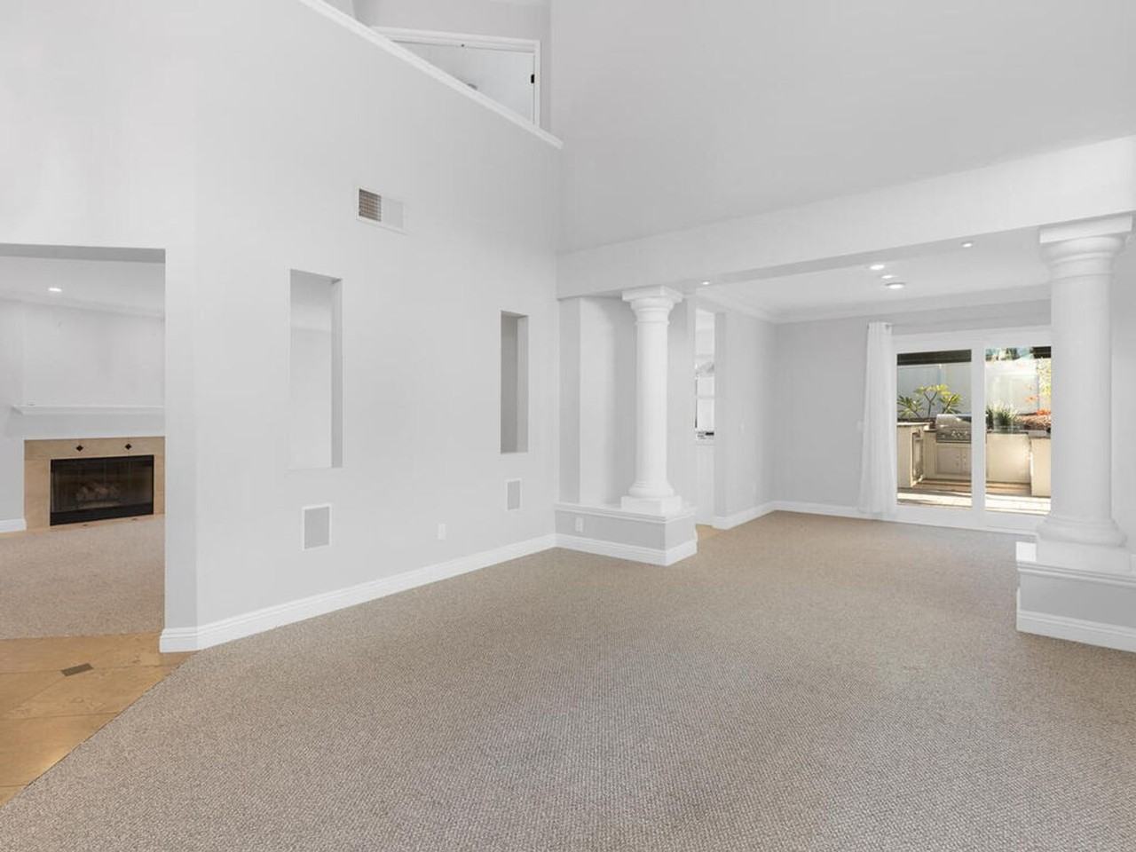 2042 Redwood Crst - Photo 7 of 49