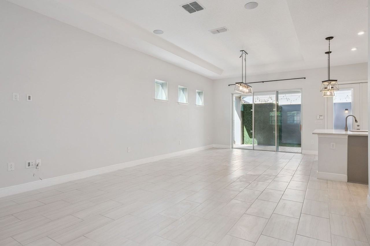 8451 Nemours Pkwy - Photo 6 of 33