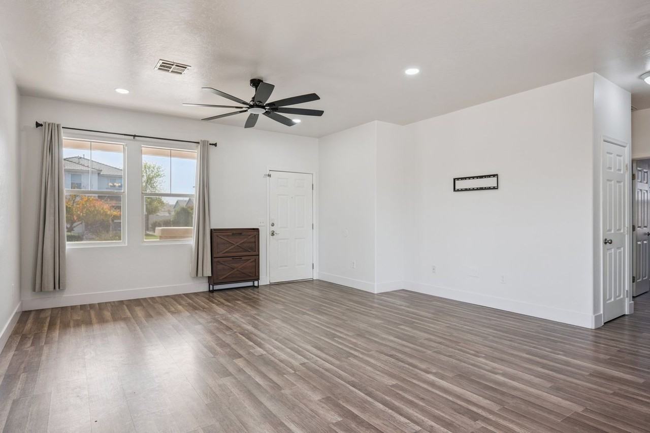 10614 E Olla Ave - Photo 7 of 27