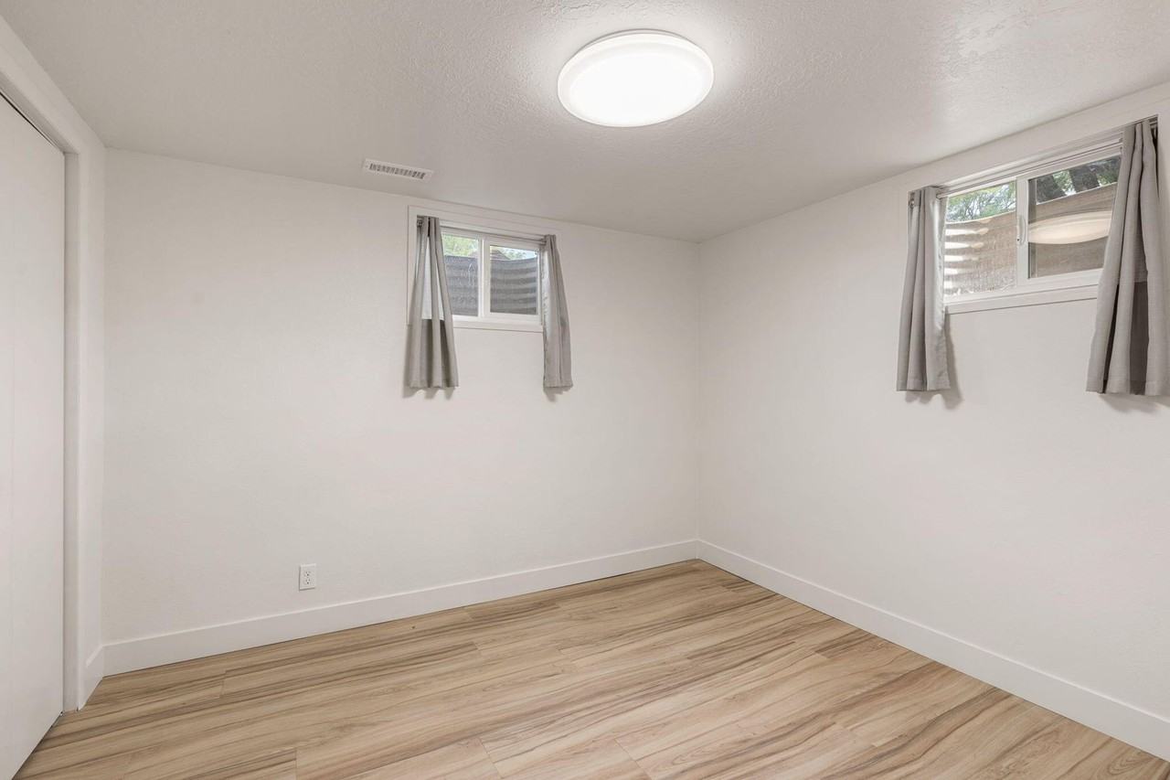 525 Cedarwood Ter - Photo 4 of 11