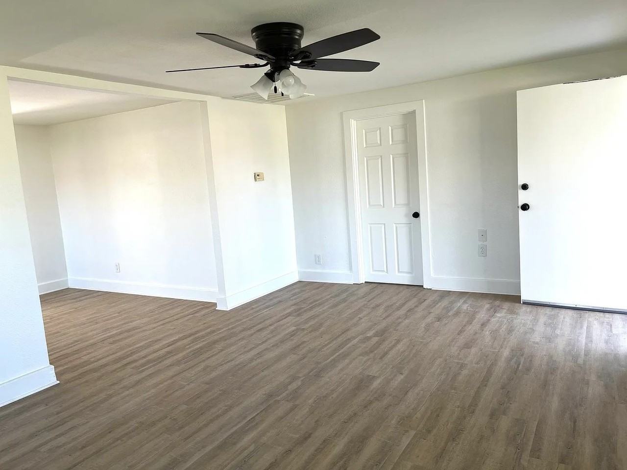 303 Riverside Dr - Photo 2 of 12