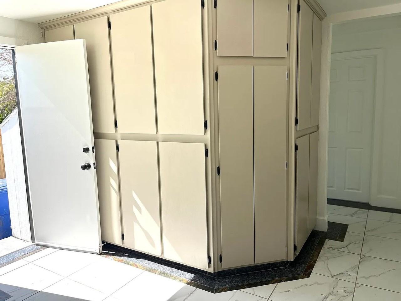 303 Riverside Dr - Photo 4 of 12