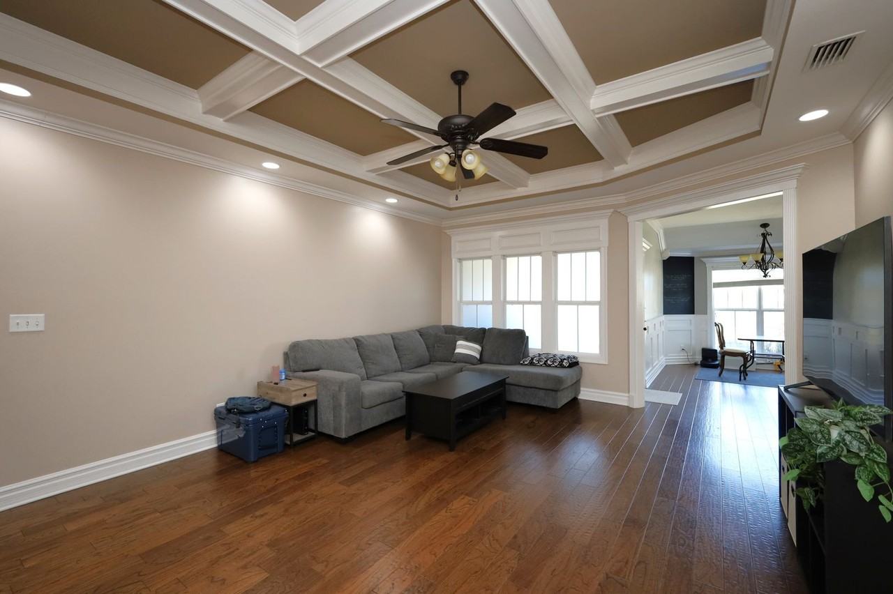 3568 Farmers Way - Photo 4 of 17