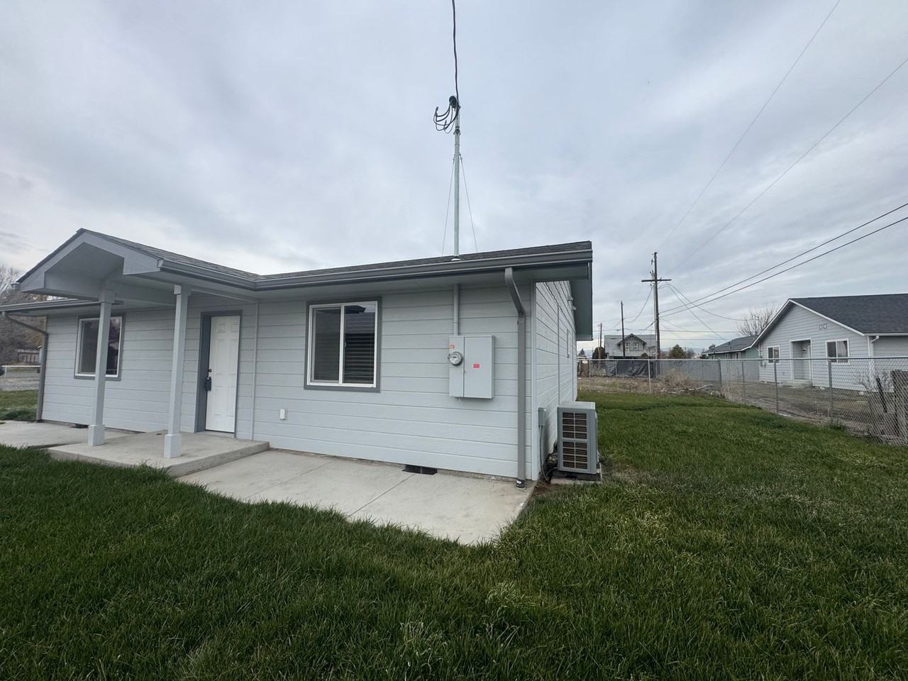 2005 Ledwich Ave - Photo 3 of 14